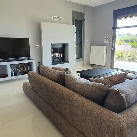 Demiris At Vrachneika *