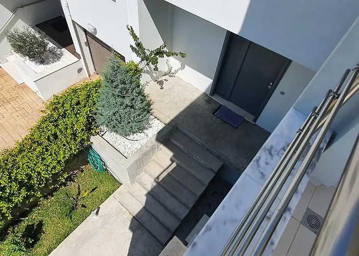 Demiris At Vrachneika Vila Flámbouras