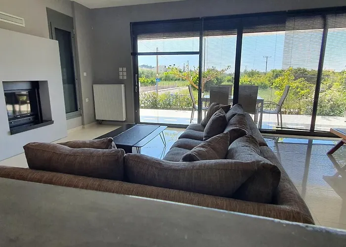 Demiris At Vrachneika * Flámbouras